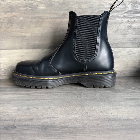 Doc Martens 2976 Smooth Leather Platform Chelsea Boots Men’s Sz 8 Women’s 9.5 - Picture 2 of 8